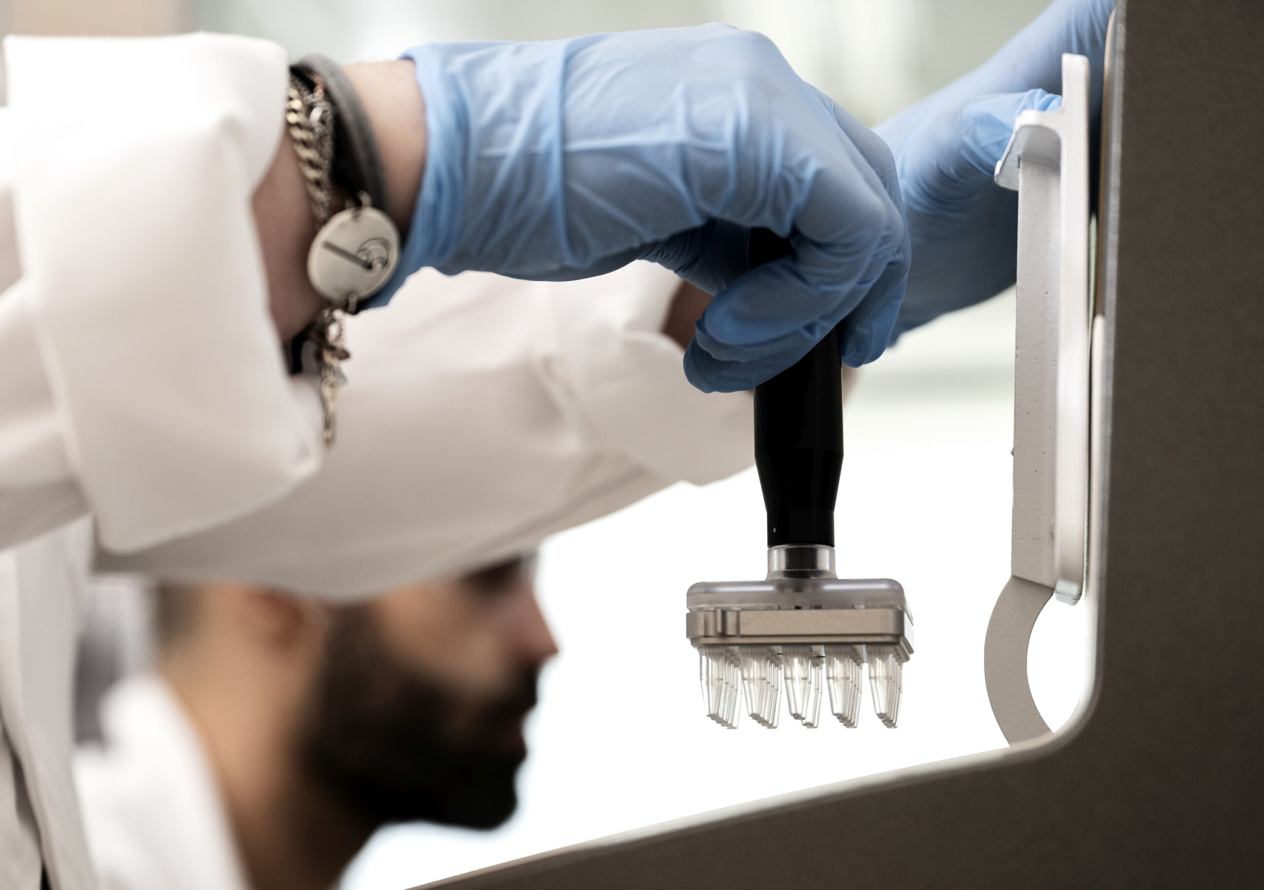 Requirements engineering process for RUO to medical device transformation