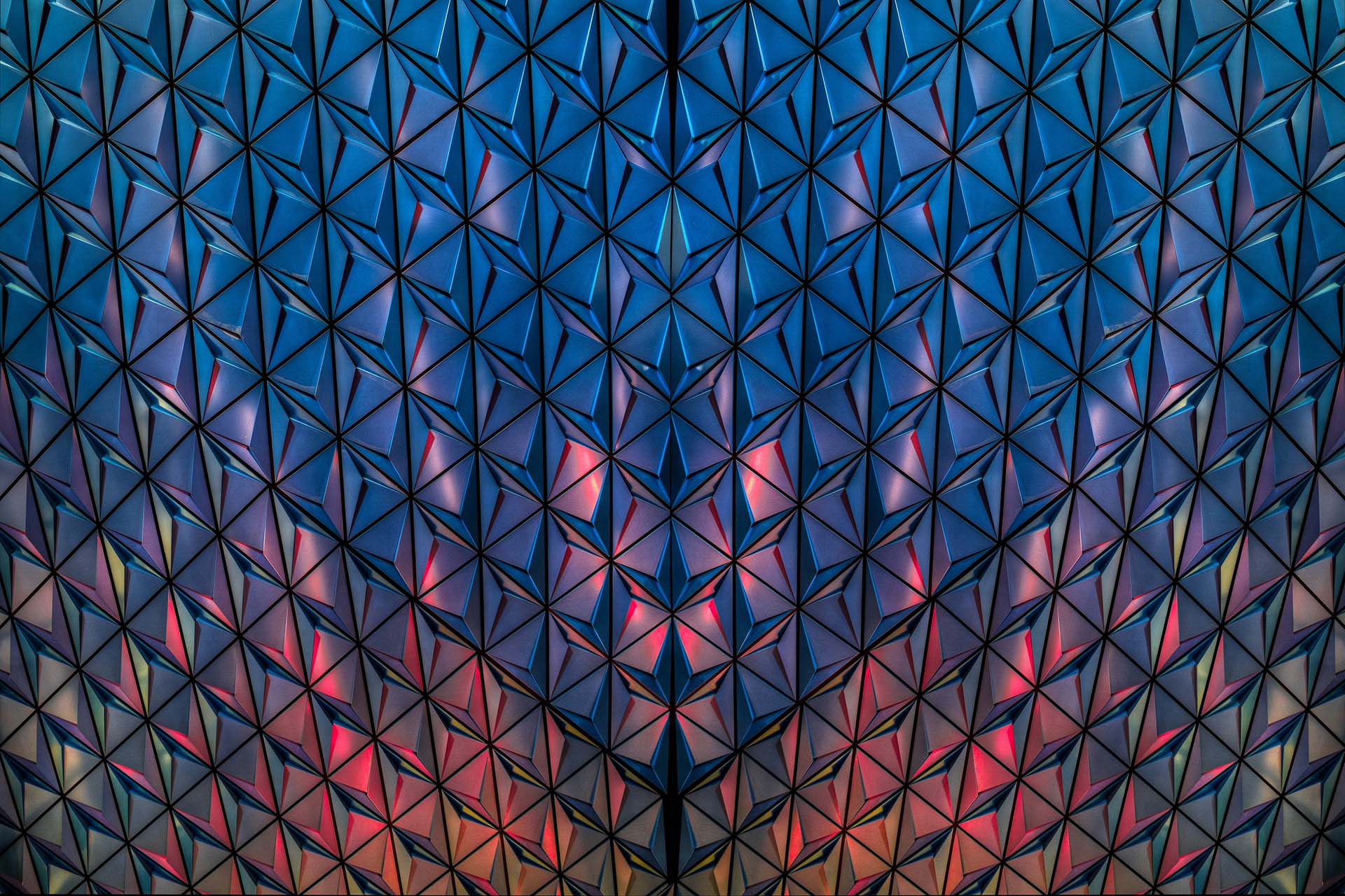 Abstract illustration representing quantum computing, with glowing interconnected qubits and digital network patterns symbolising business innovation, cybersecurity, AI and future technologies.